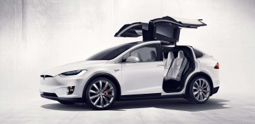Tesla, spécialiste de la voiture électrique, s'implante en Europe