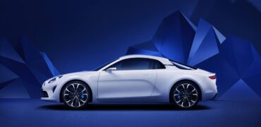 L' Alpine A110, voiture de l'année, face au DS7 Crossback et BMW X2