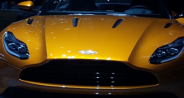 La DB11 sur le stand Aston Martin du salon de Genève