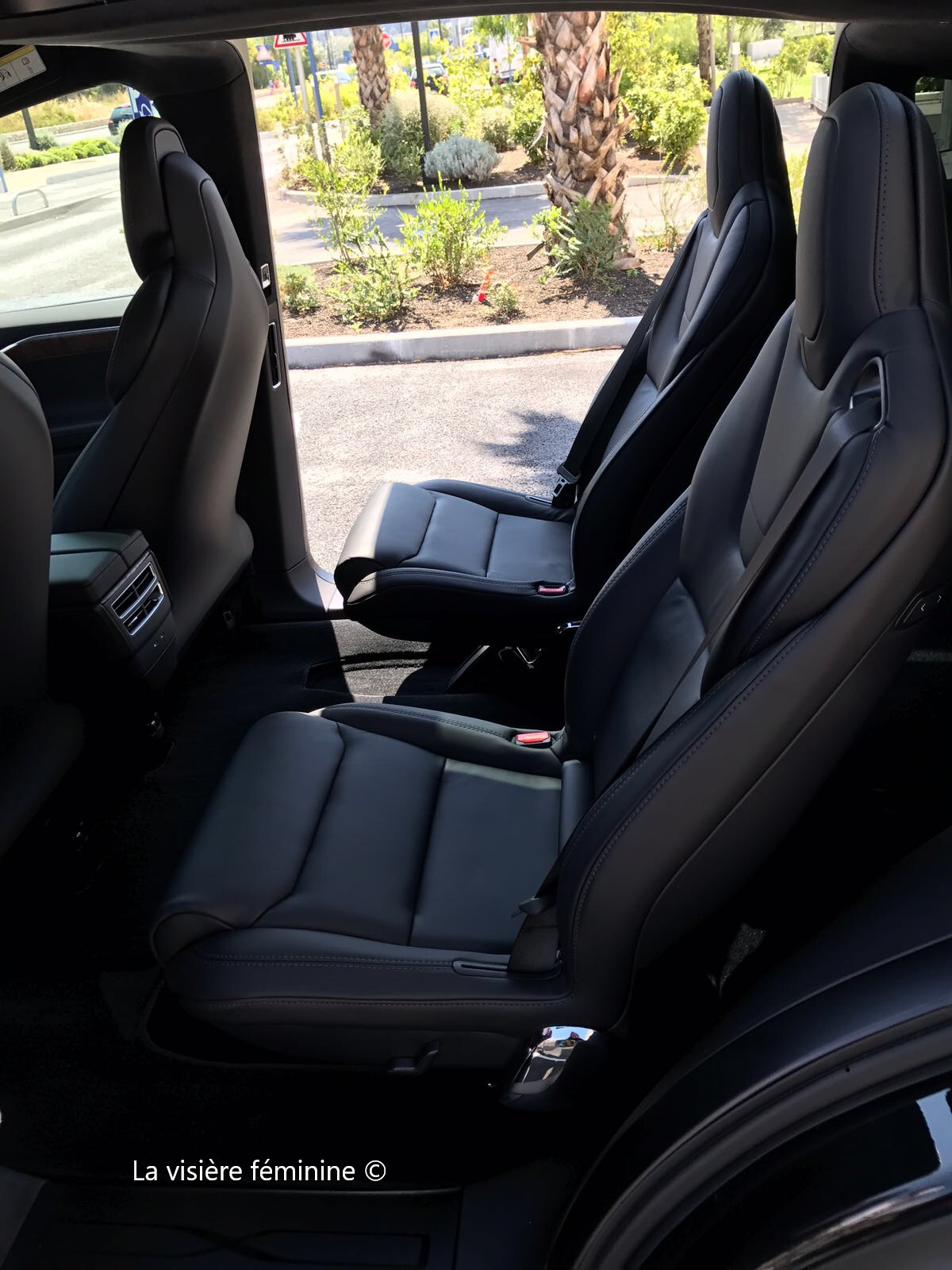 Model X rear seat Le Mag Auto Prestige