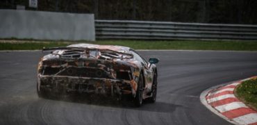 La Lamborghini Aventador SVJ explose la Porsche 911 GT2 RS (Nordschleife)