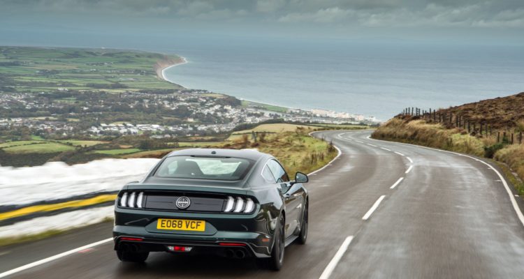 La Mustang Bullit s'amuse sur l'île de Man