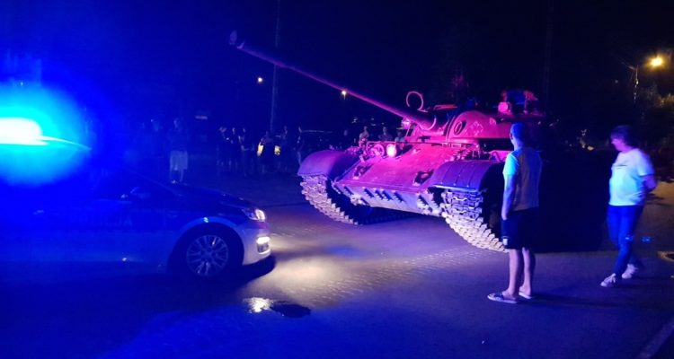 En Pologne, un homme ivre s’offre une virée en Tank !