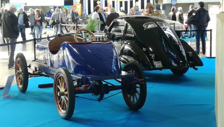 Des voitures exposées à Epoqu'Auto