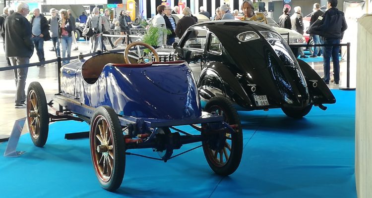 Des voitures exposées à Epoqu'Auto