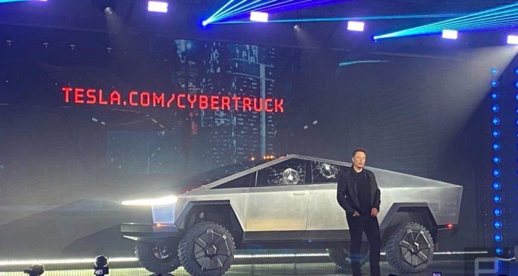 Tesla présente son pick-up et s'attire les moqueries des internautes