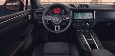 Le volant et la console centrale du Macan GTS
