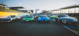 Une flopée de voitures de prestige sur le circuit Bugatti du Mans