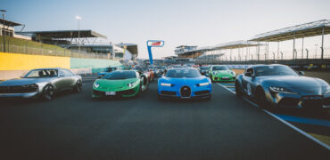 Une flopée de voitures de prestige sur le circuit Bugatti du Mans
