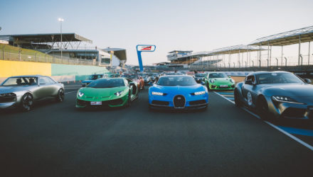 Une flopée de voitures de prestige sur le circuit Bugatti du Mans