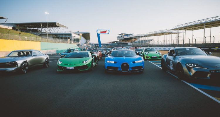 Une flopée de voitures de prestige sur le circuit Bugatti du Mans