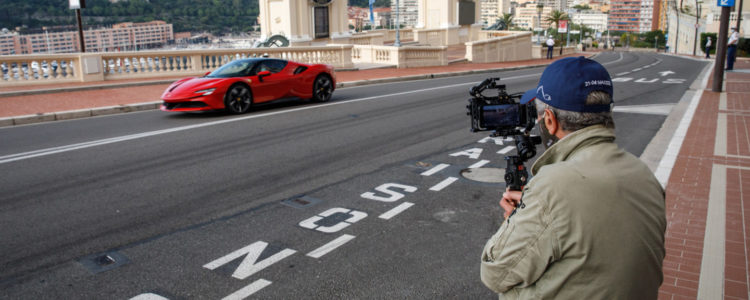 Ferrari s'offre Claude Lelouch et Charles Leclerc !