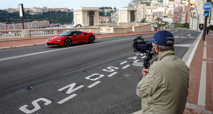 Ferrari s'offre Claude Lelouch et Charles Leclerc !