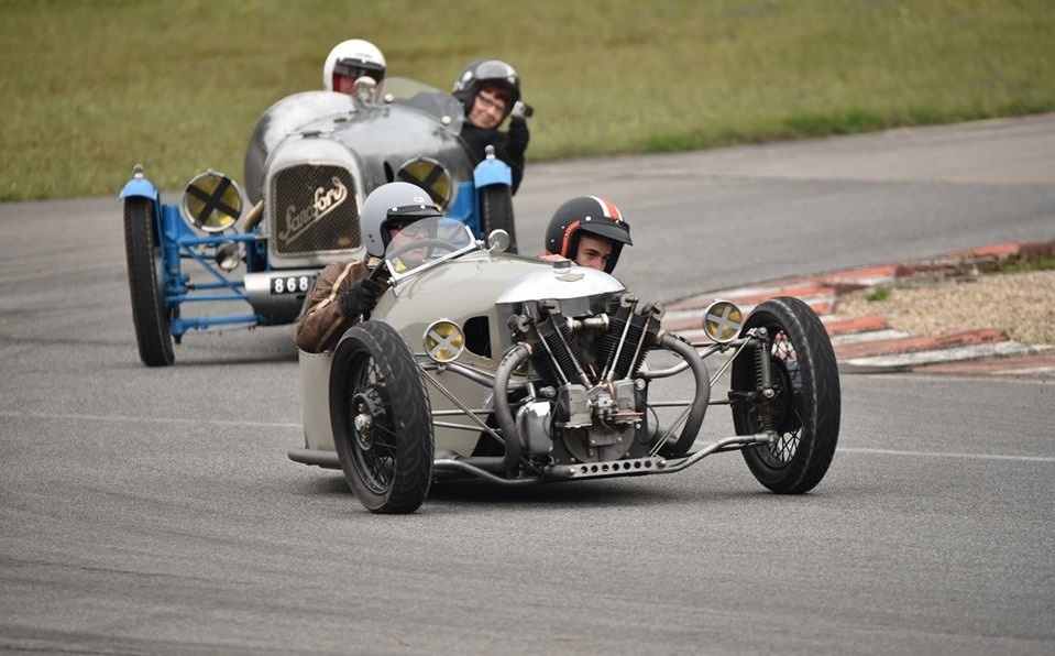 Epoqu'Auto : Une Morgan Super sport 1934 et une Standford Grand sport 1929 sur l'anneau de Montlhery
