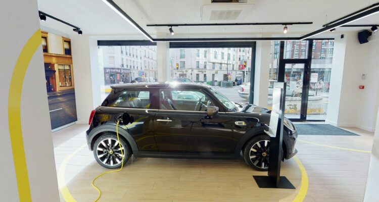 Un corner Mini Electric à Paris !