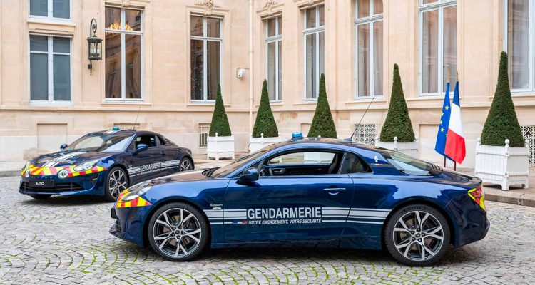 Gendarmes : ils crashent une Alpine A110 !