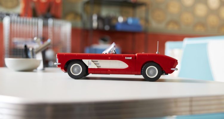 L’irrésistible Corvette arrive en LEGO Icons en août !