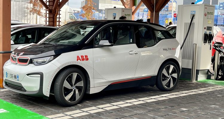 véhicules électriques bornes abb