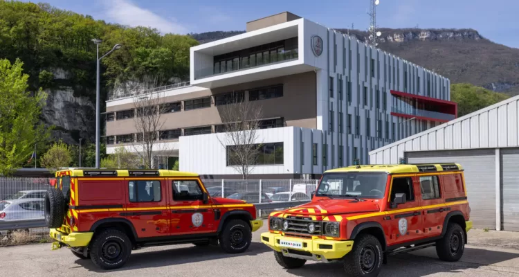 Incroyable ! Les Pompiers de Grenoble s'équipent de l'INEOS Grenadier !