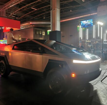 tesla cybertruck