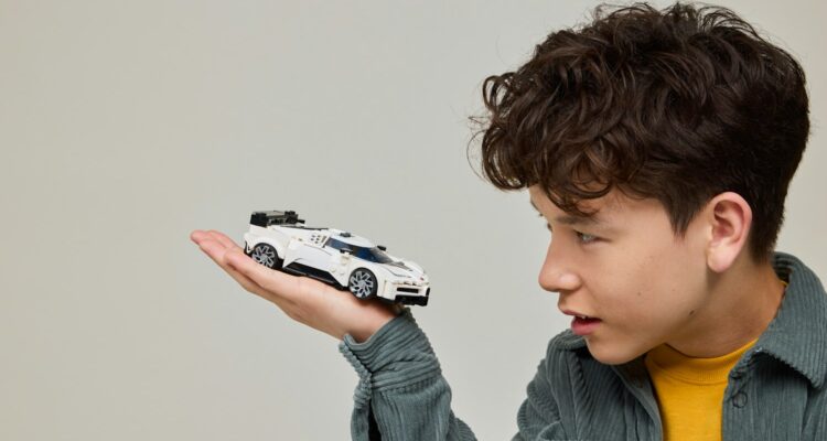 LEGO frappe fort avec sa Bugatti la plus épique