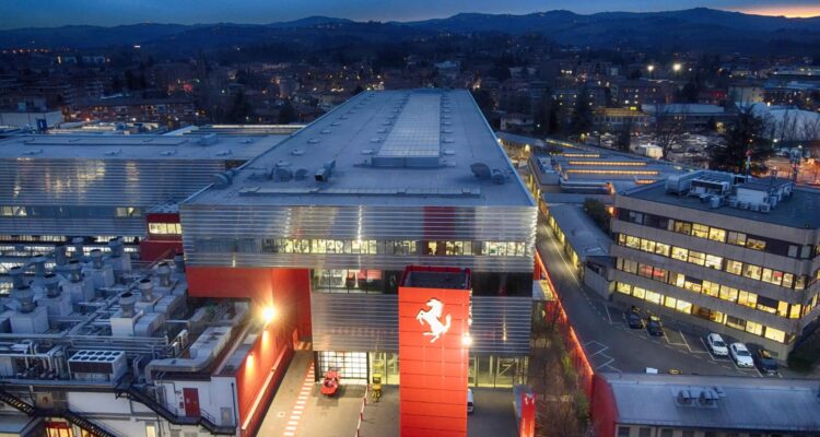Ferrari fait face à une chute historique de son action en bourse !