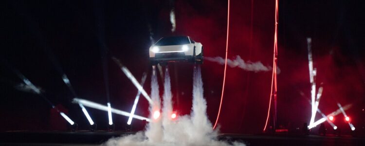 tesla roadster : ça y est, il vole vraiment !